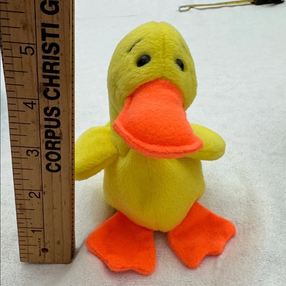 Ty Beanie Babies Yellow 1993 Quackers and 1996 Brown Jolly walrus Plush. (Mlb)